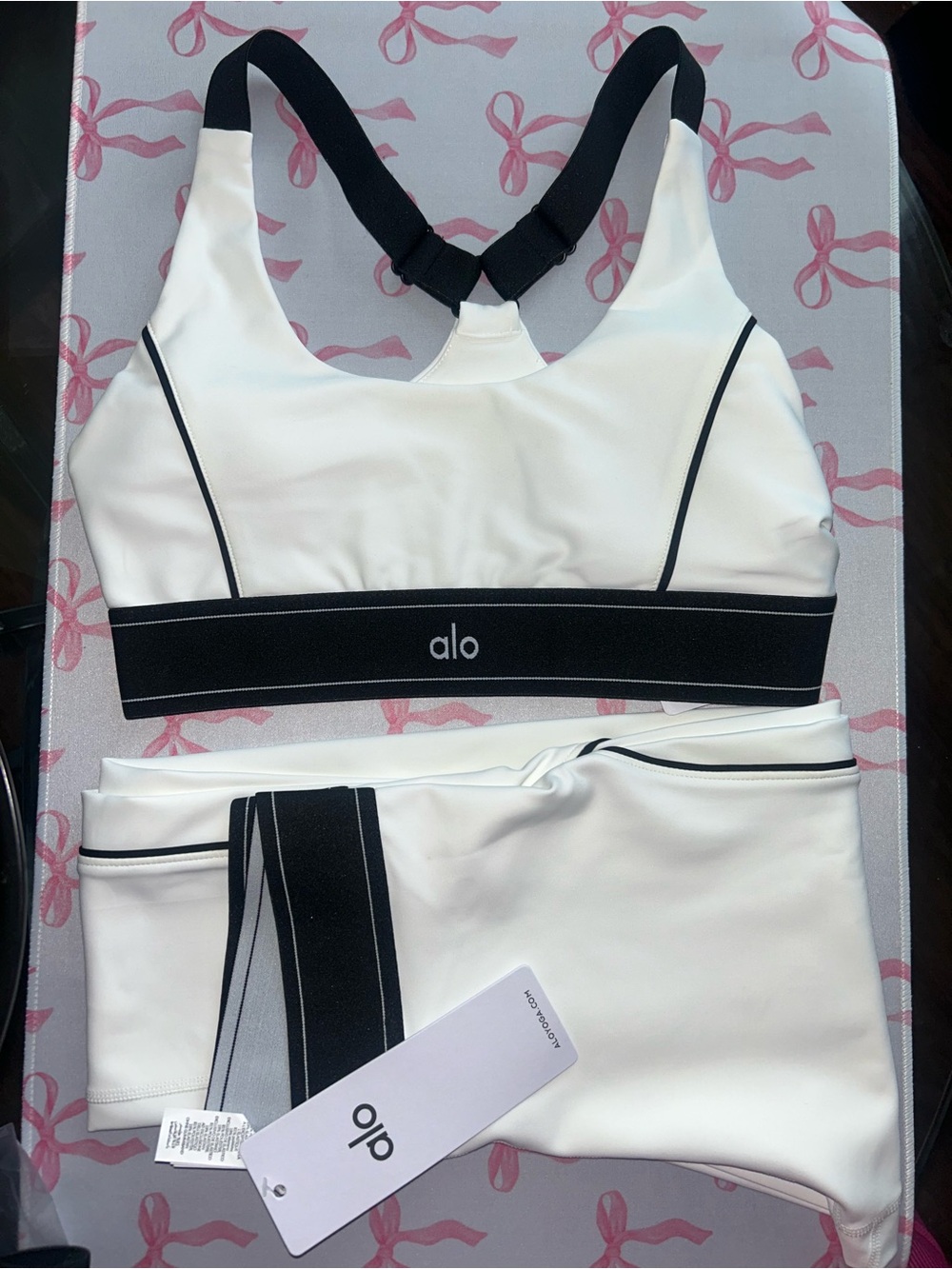 ALO Yoga White and Black Contrast Sports Bra and Leggings Set